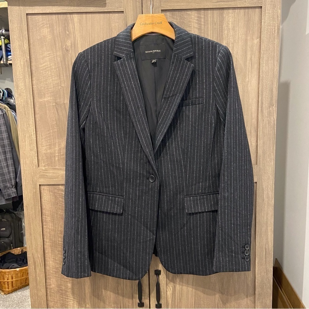 Banana Republic Factory size 4 Blazer Charcoal black pin stripes stretch